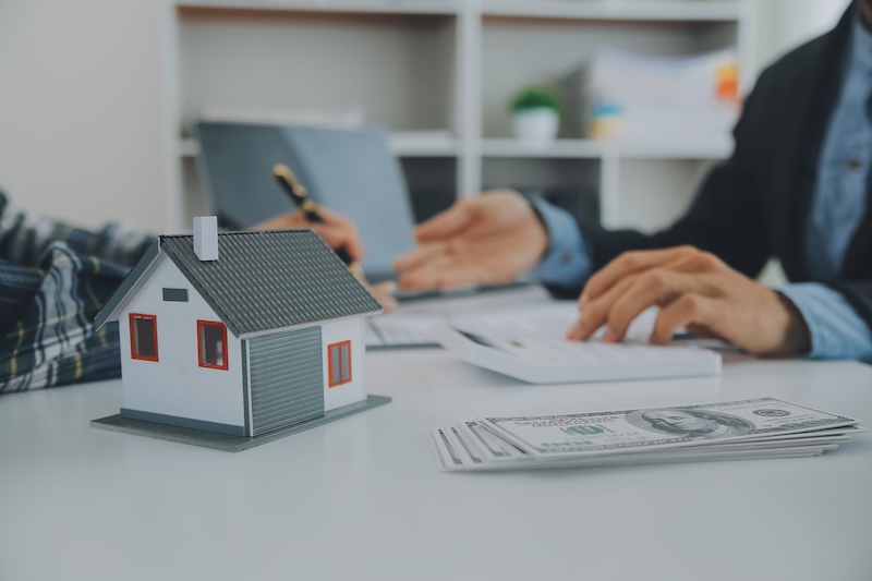 Minatyrhus, dator och avtalspapper